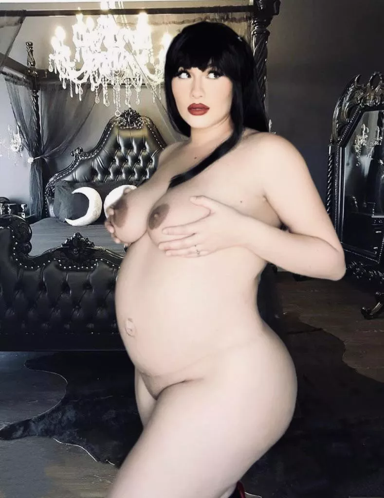 Come worship me 😈🧛🏻‍♀️