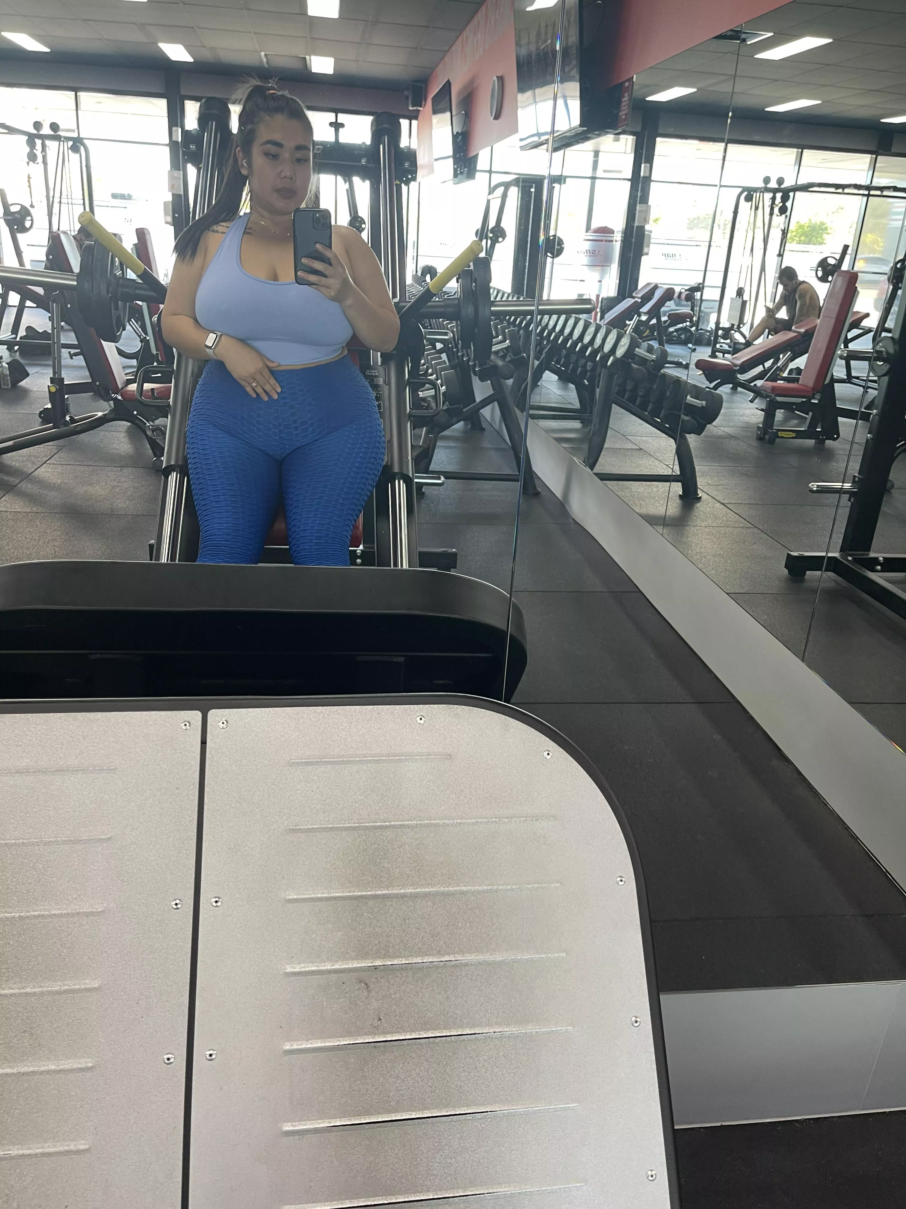 Curvy Asian in blue🥵🥵🥵