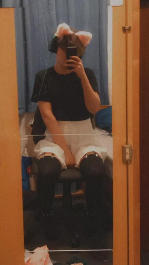 Def not a femboy right? Nya ^-^