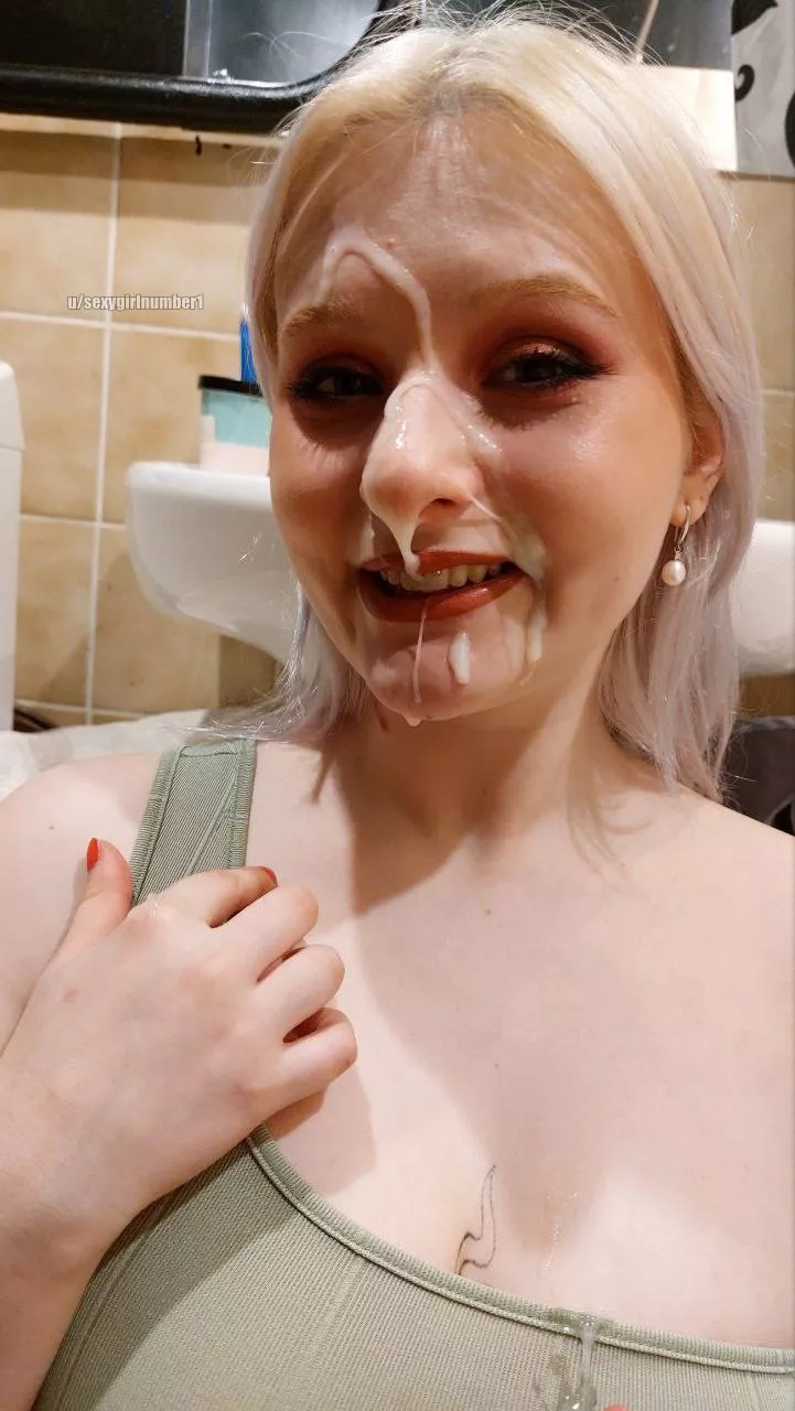 Do i look pretty with a huge load on my face?