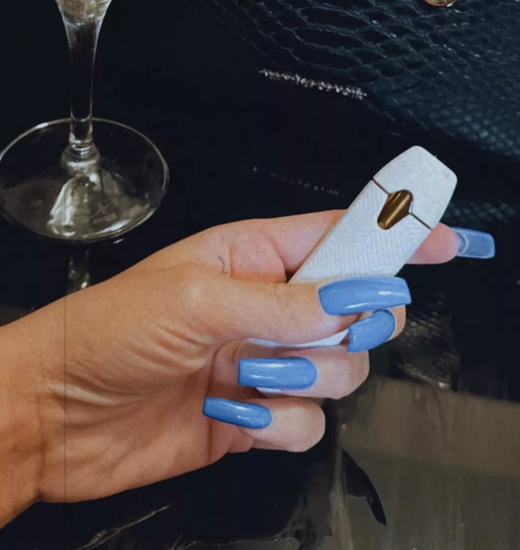 Do we like the blue nails? 🦋