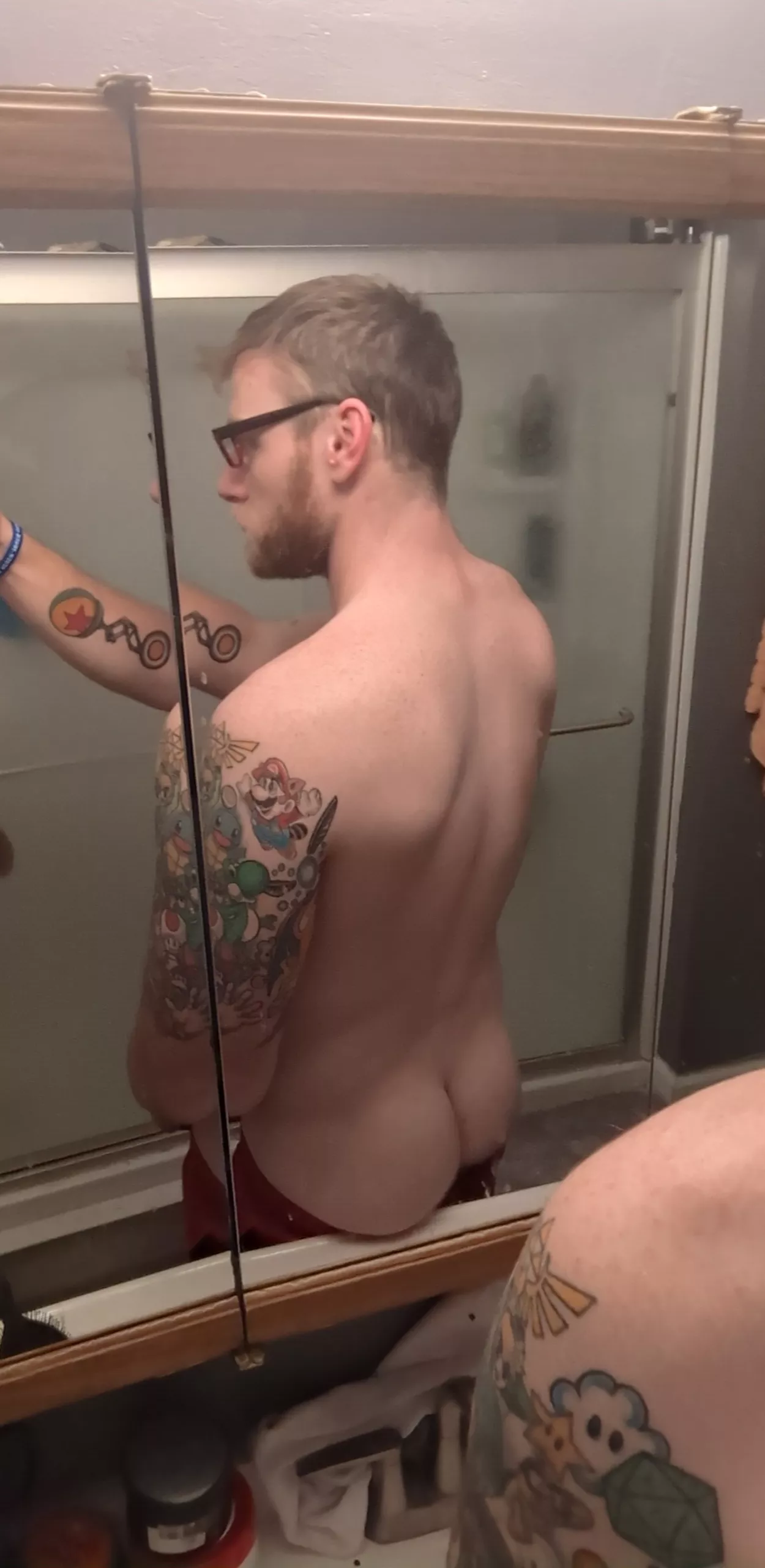 Do y'all like a dude with ink and a bubble?