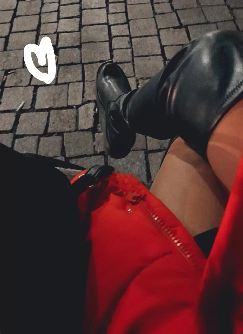 Do you like my boots? They feel amazing😌