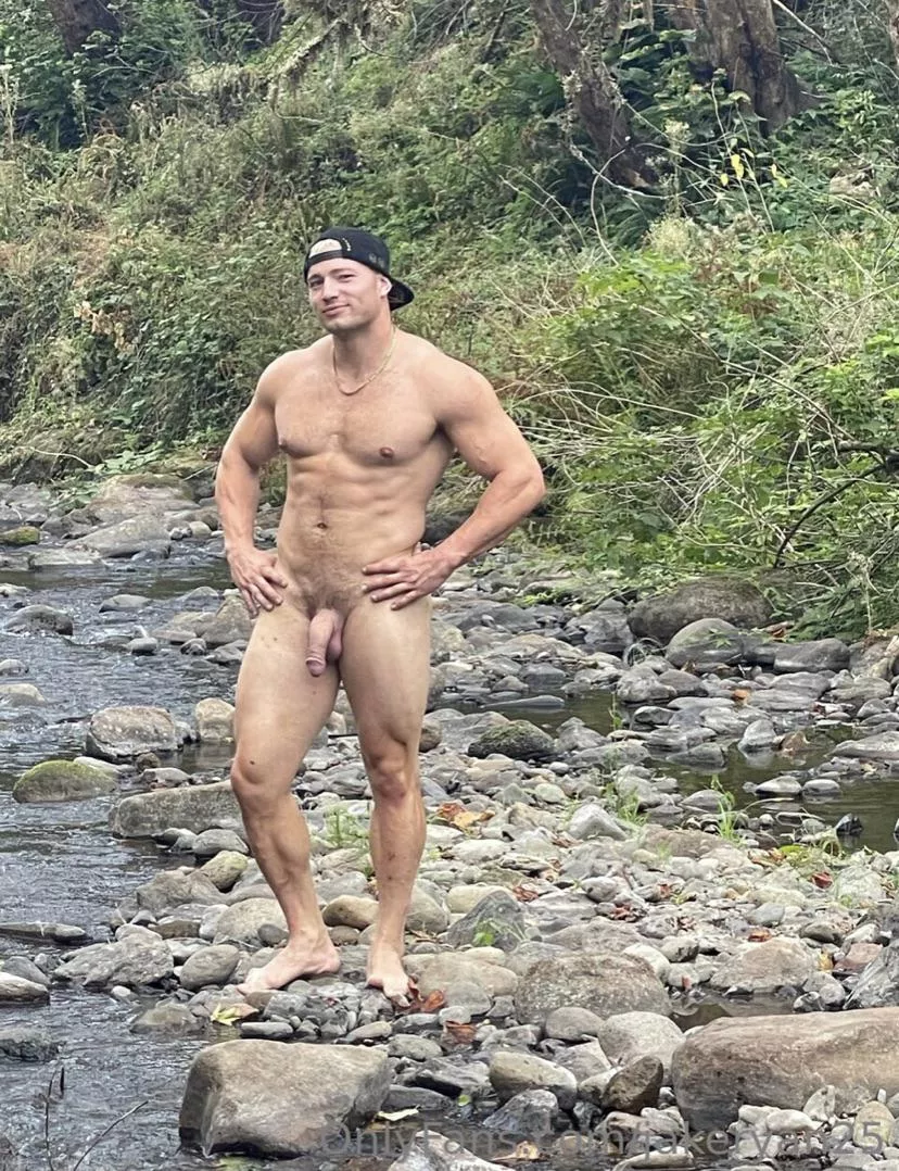 Down by the river showing off. Ah I miss summer 😎😎