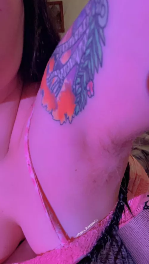 Enjoy this closeup of my unwashed blonde pits ~ take a sniff while you can