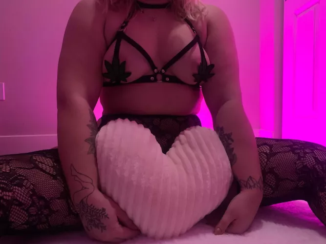 (F) my heart needs some love 😏