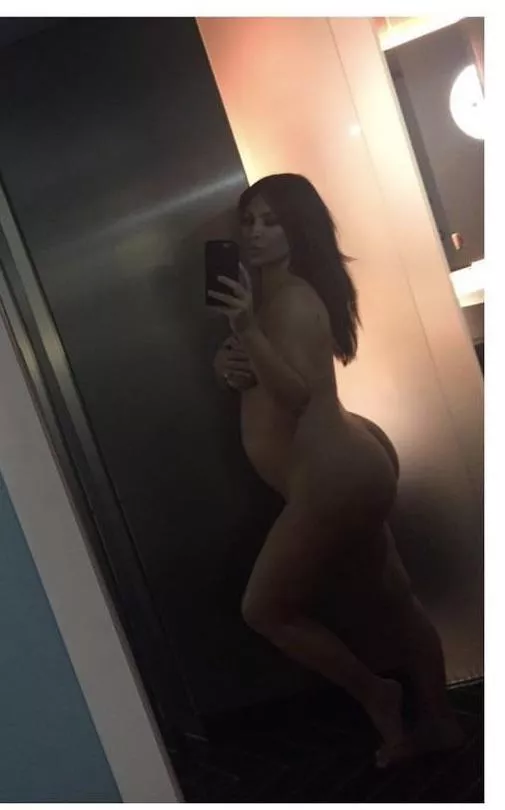 God even pregnant Kim was so fucking hot
