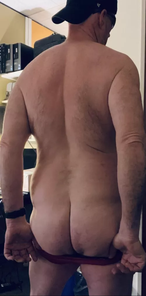 Happy Friday the 13th and a Dad butt.