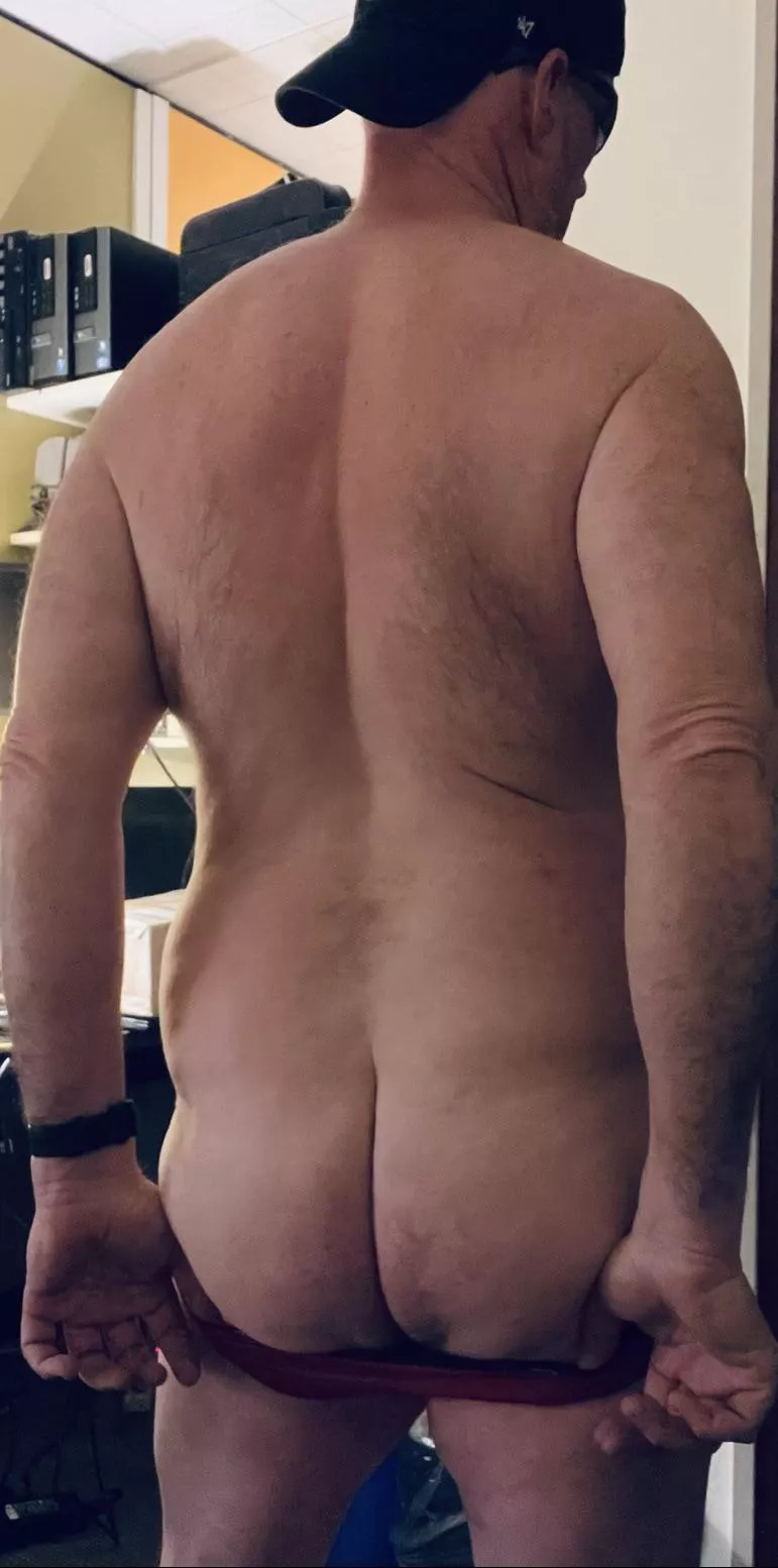 Happy Friday the 13th and a Dad butt.