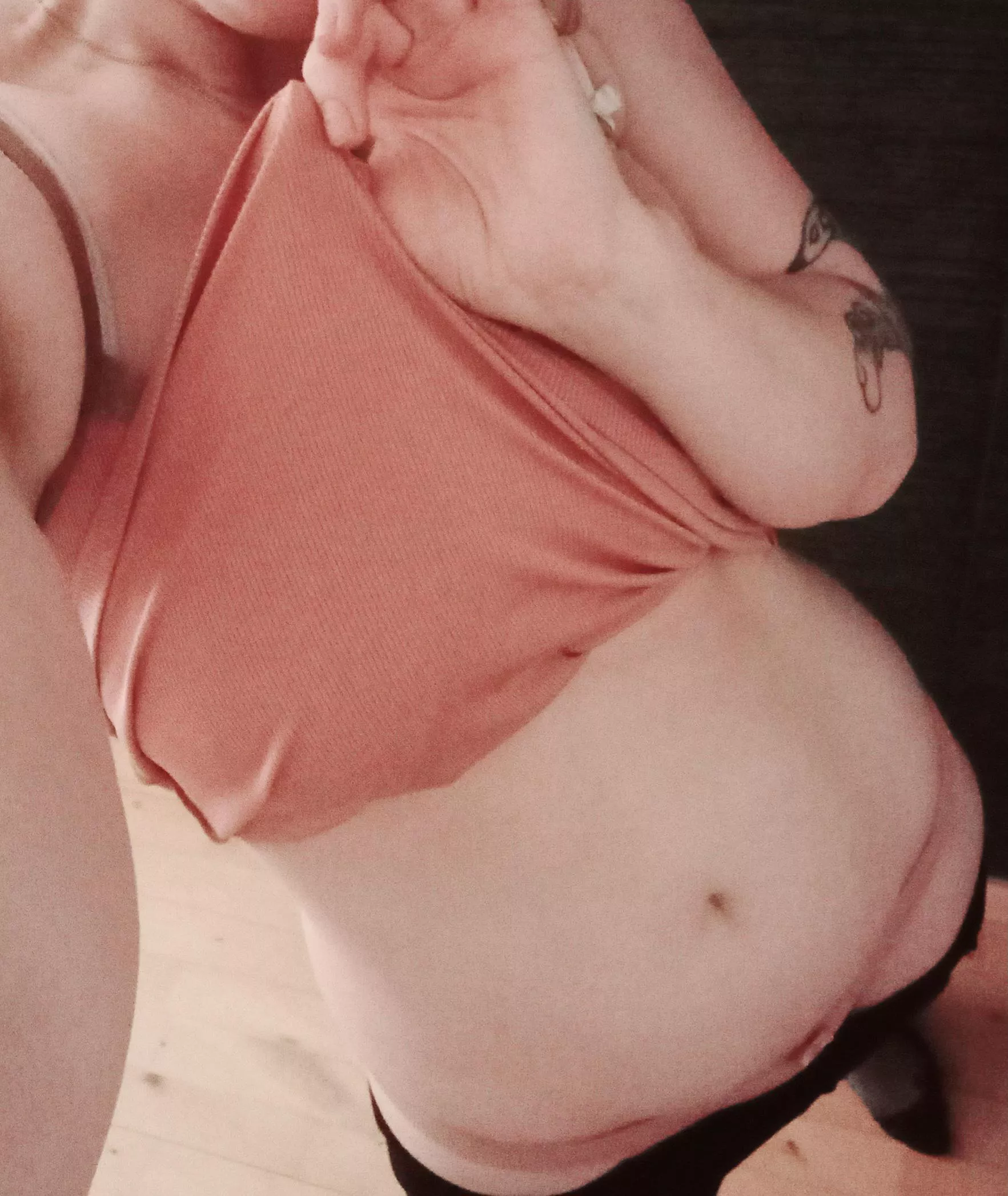 hi girls 🥰 is pink a good color on me?