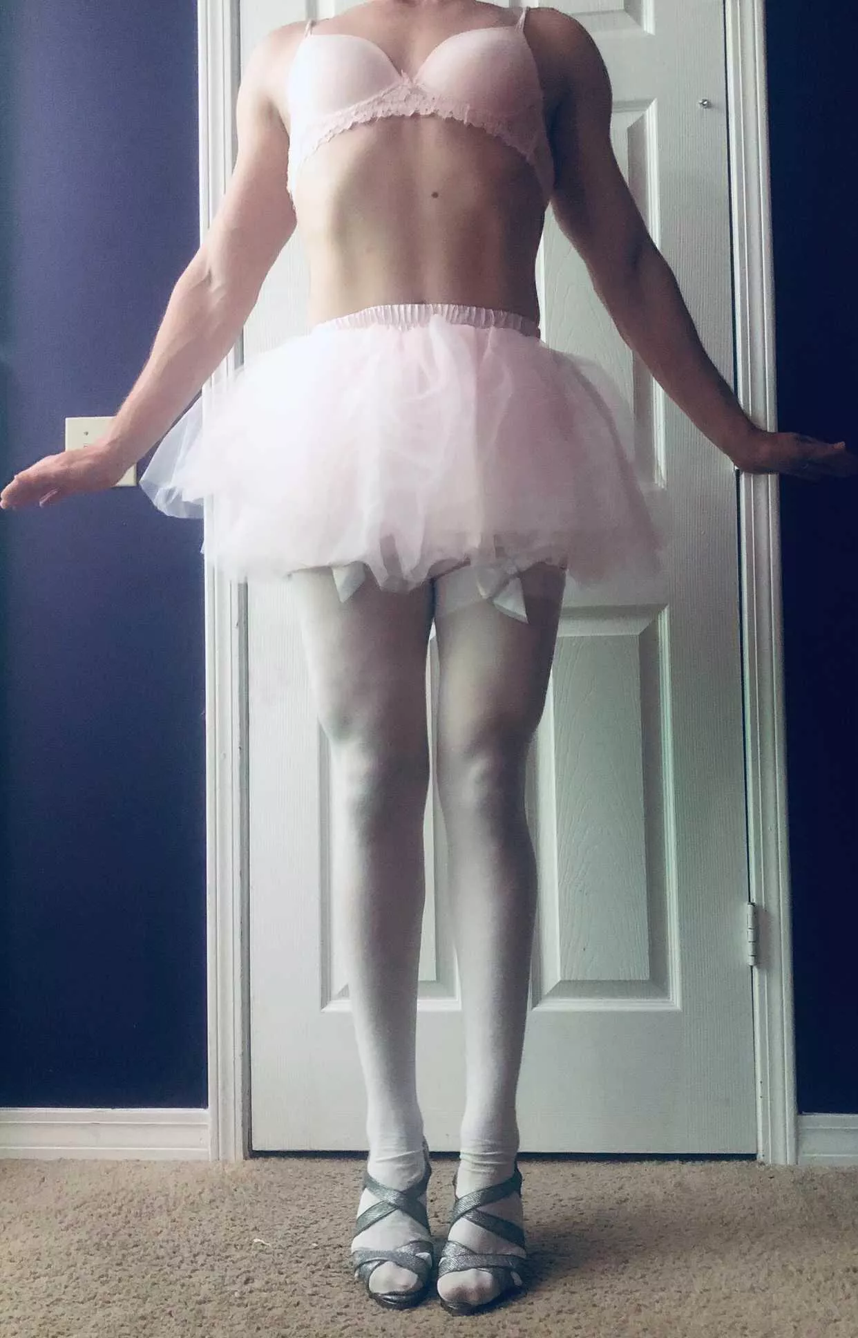 Hi I’m Chloe, sissy cuck💗 Here to serve real men.