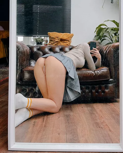 How my bf older brother leaves me everyday before my bf comes home