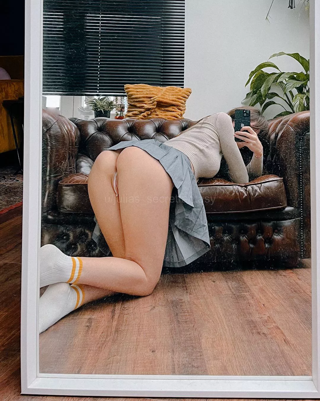 How my bf older brother leaves me everyday before my bf comes home