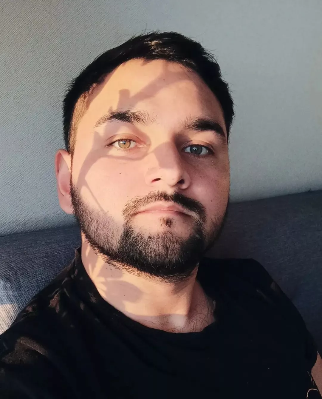 i like the lighting on this picture and feel I kinda look good