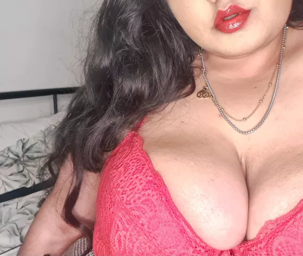 I love how good red looks on me