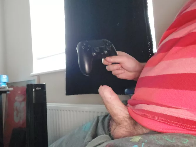 I play ps5 whilst you play with my cock