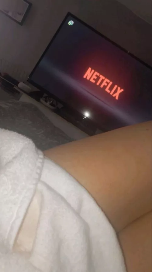 I WISH I HAD SOMEONE TO NETFLIX AND CHILL TOGETHER🥺🥺