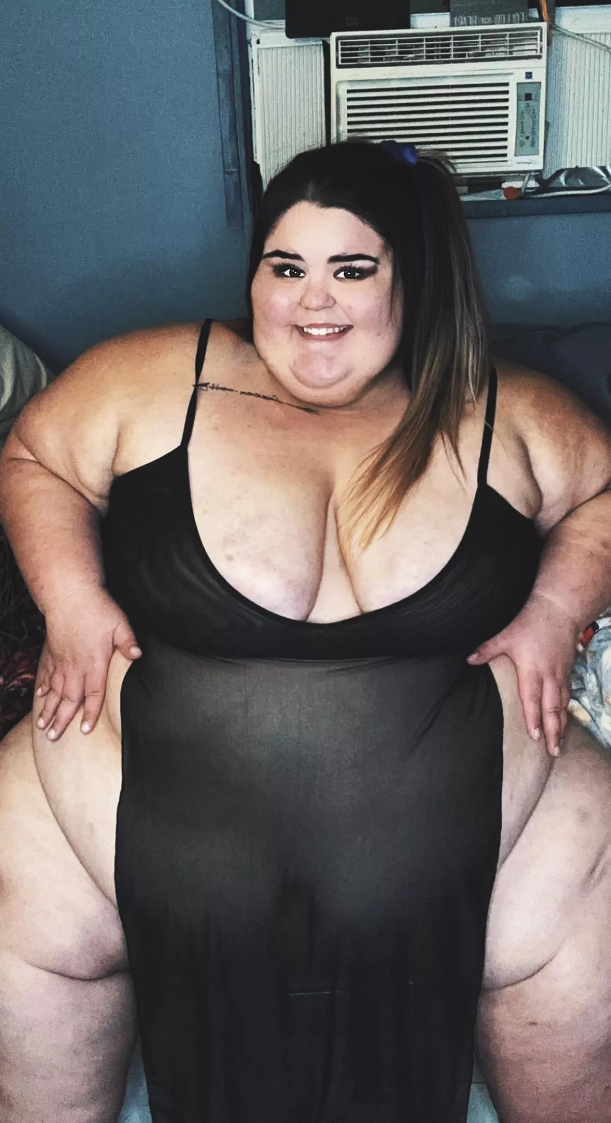 I wish you were here to shower with affection 😍