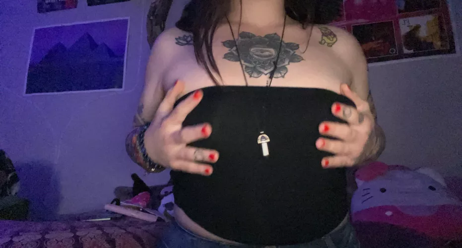 Insta @sexygroovybabe