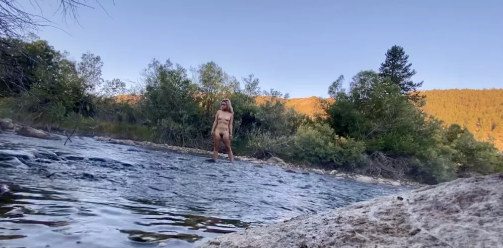 ISO nudist camping buddies 🦦 [f]