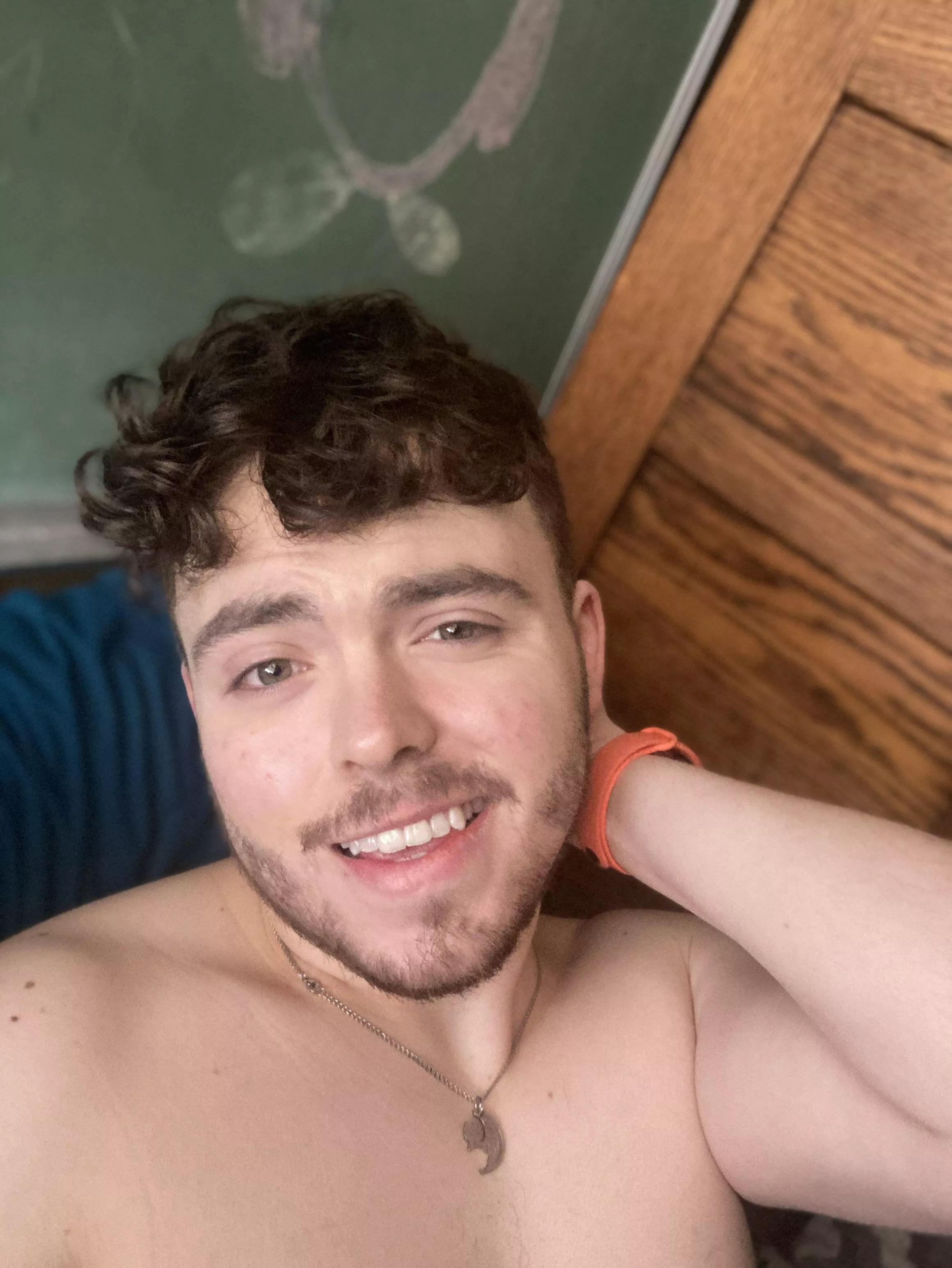 I’ve never been to a gay club/bar, anyone wanna go?