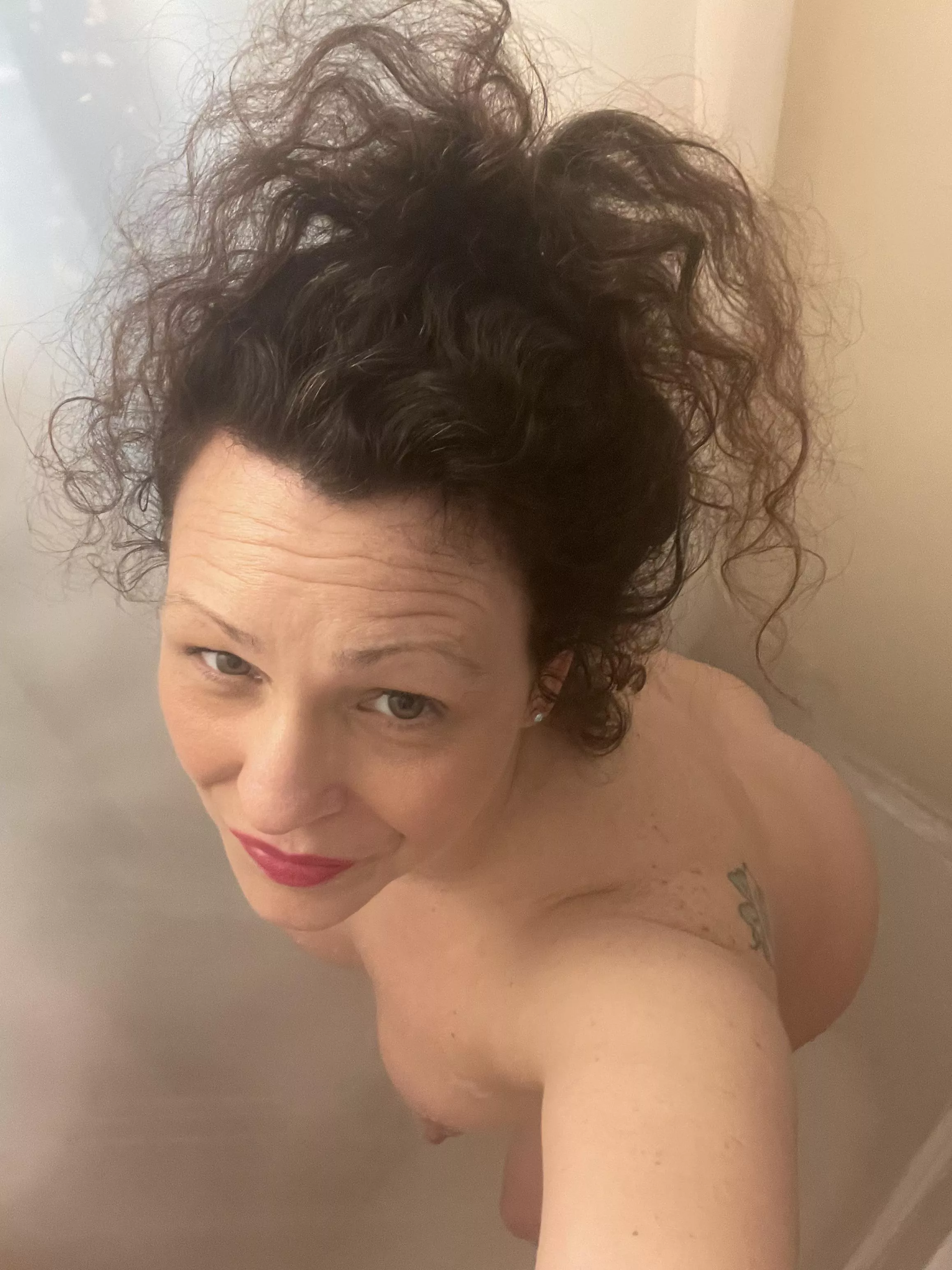 Joining this Milfie in the shower tonight?!