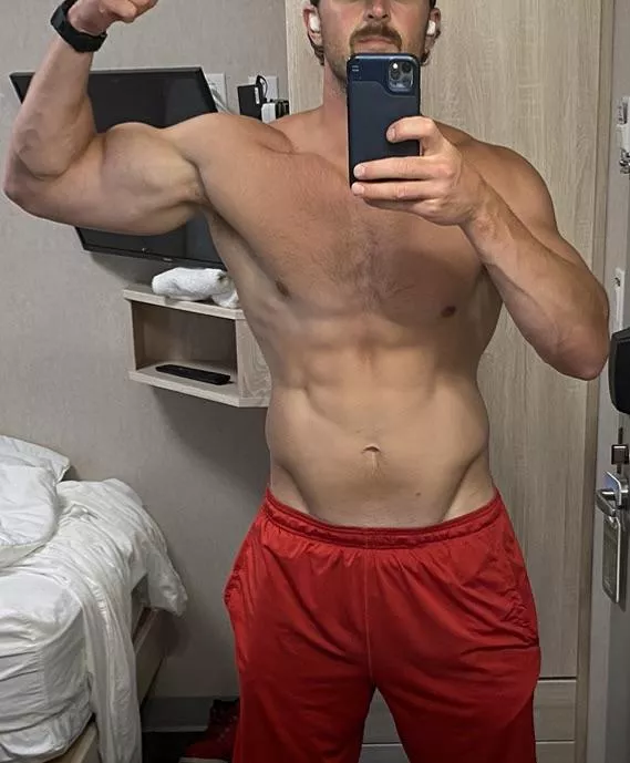 Just another douchey mirror picture 😆. Where do you think my upper body needs work?