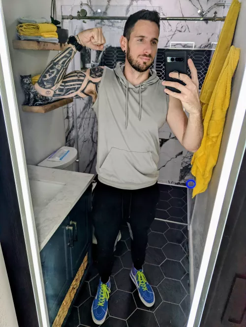 just got home from the gym and feeling myself.