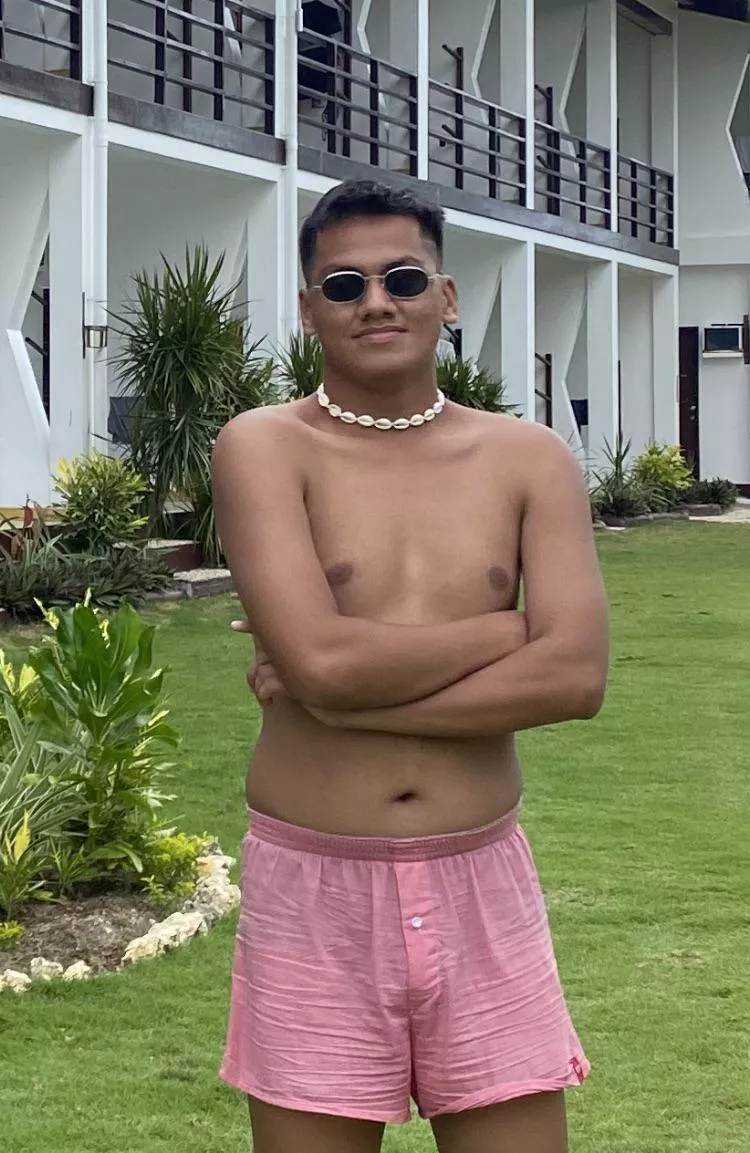 Let’s get tanned with me 🥰