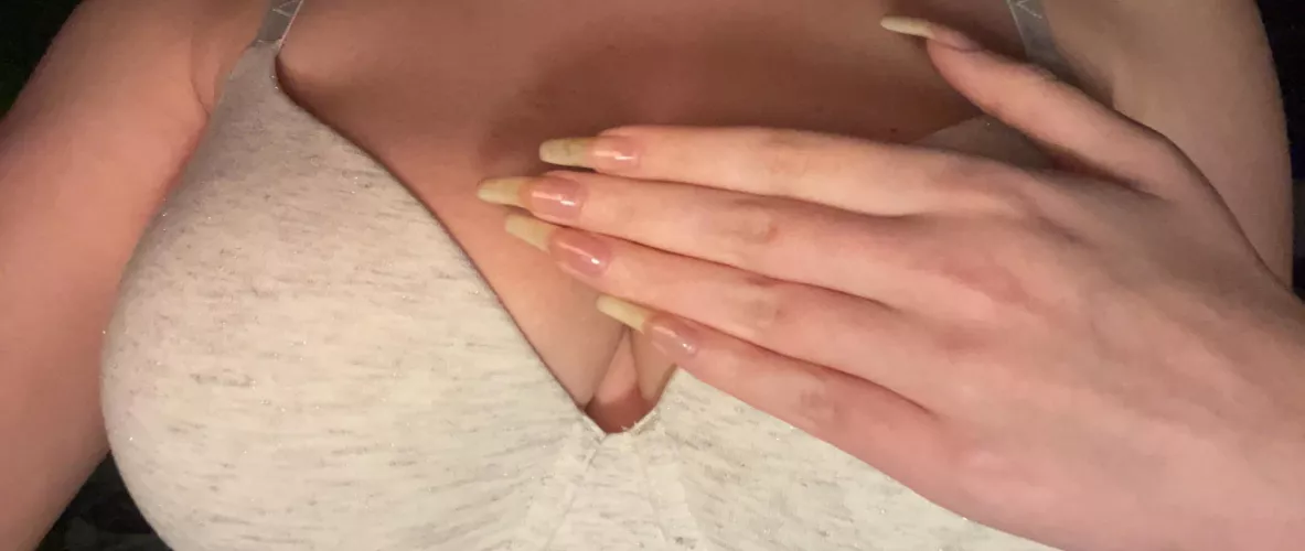 Long nails, don’t care! 😝