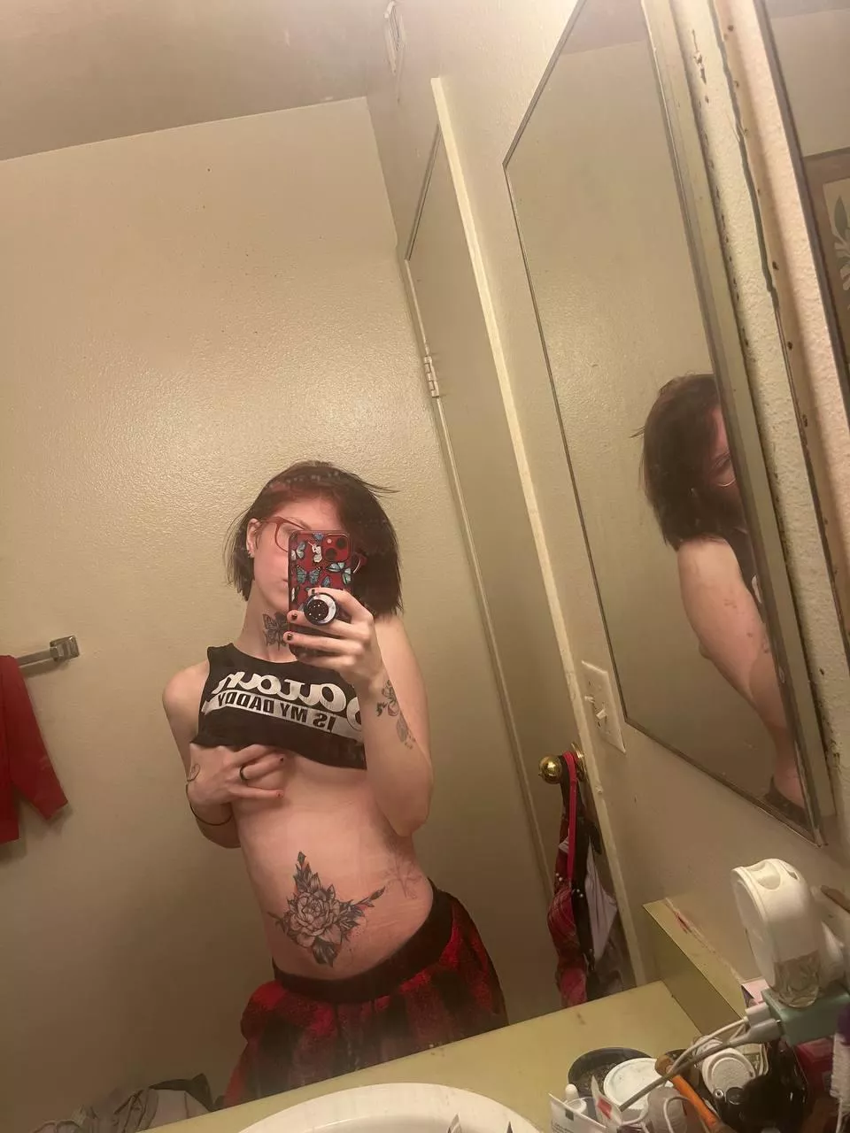 Looking for a metal daddy 🖤🖤