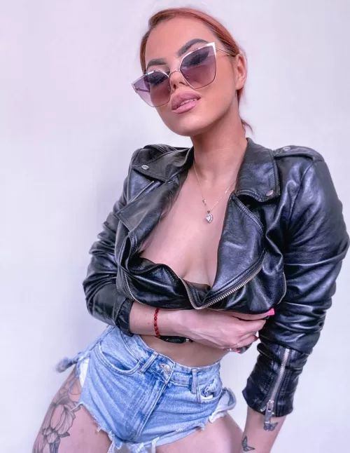 Make me your queen and i'll treat you every day, king.