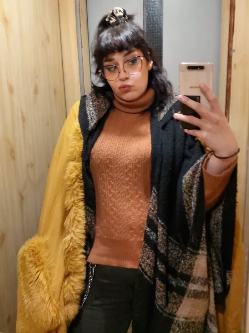 orange-u-glad the mirror is clean? xD 🧡🧡🧡🧡 22F