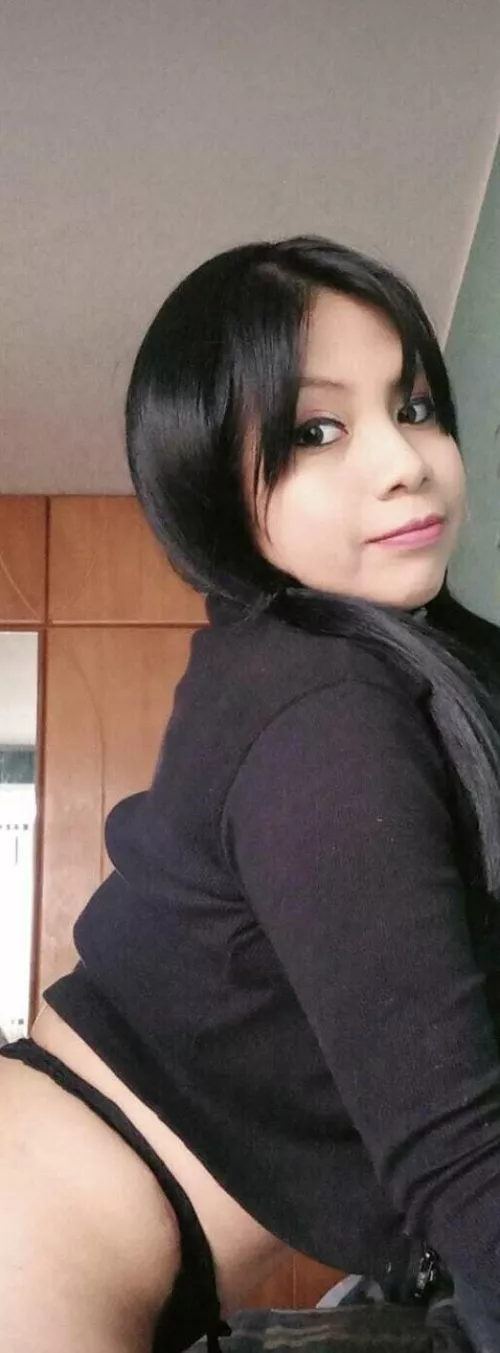 Please pull my hair while you put it inside me, papi 😍