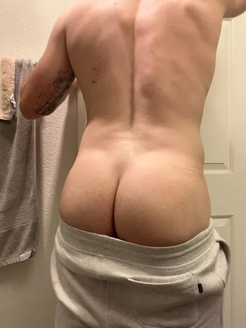 Post shower. Sweats on and out to take the dog for a walk 😘