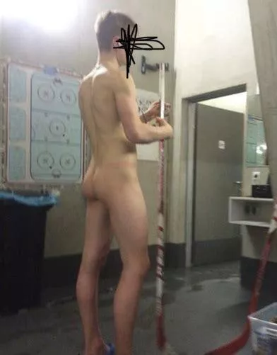 pound my ass in the locker room 🏒 (20)