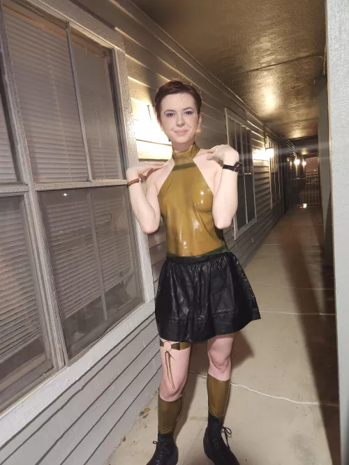 recently started making my own latex clothing, pretty psyched about this matching top+stockings!