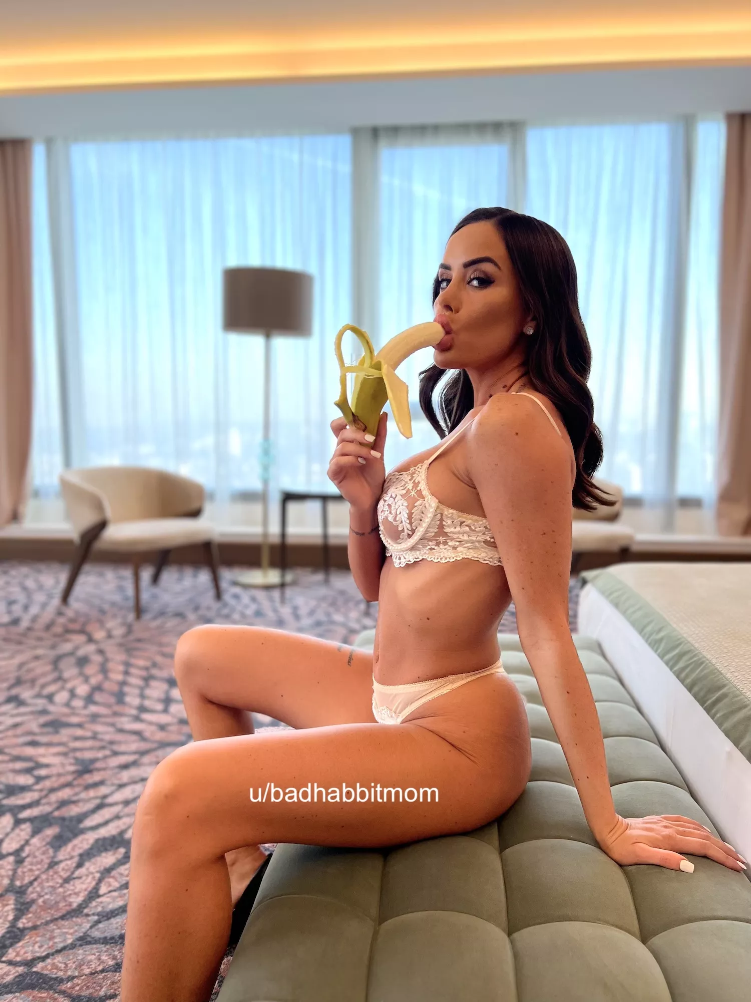 See how a bimbo like me wraps his lips around it