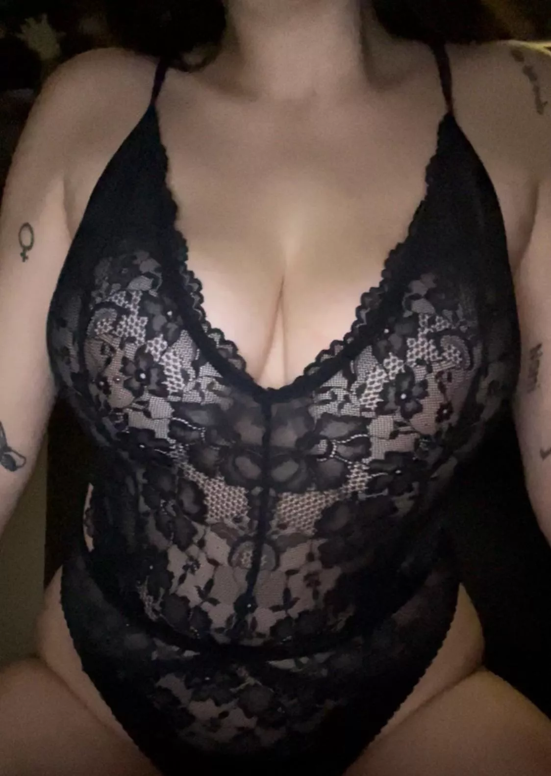 see thru enough to see the nipple piercing 😜