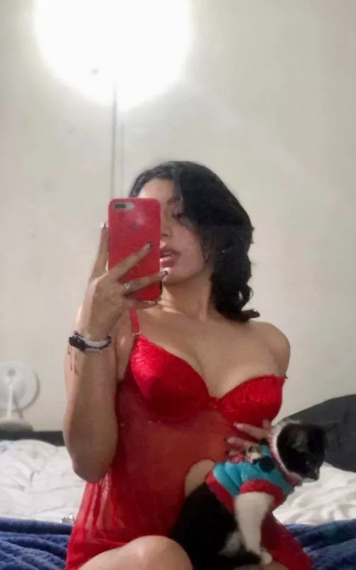 Sizzling hot fun-sized Latina