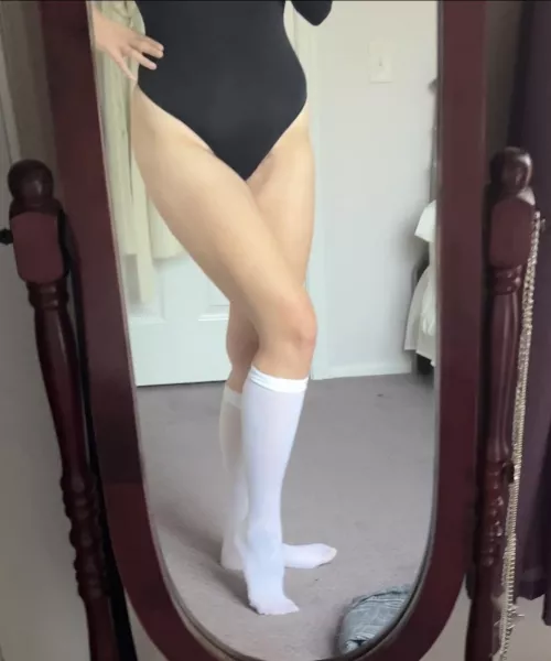 sometimes the skirt looks best on the floor 🤷‍♀️