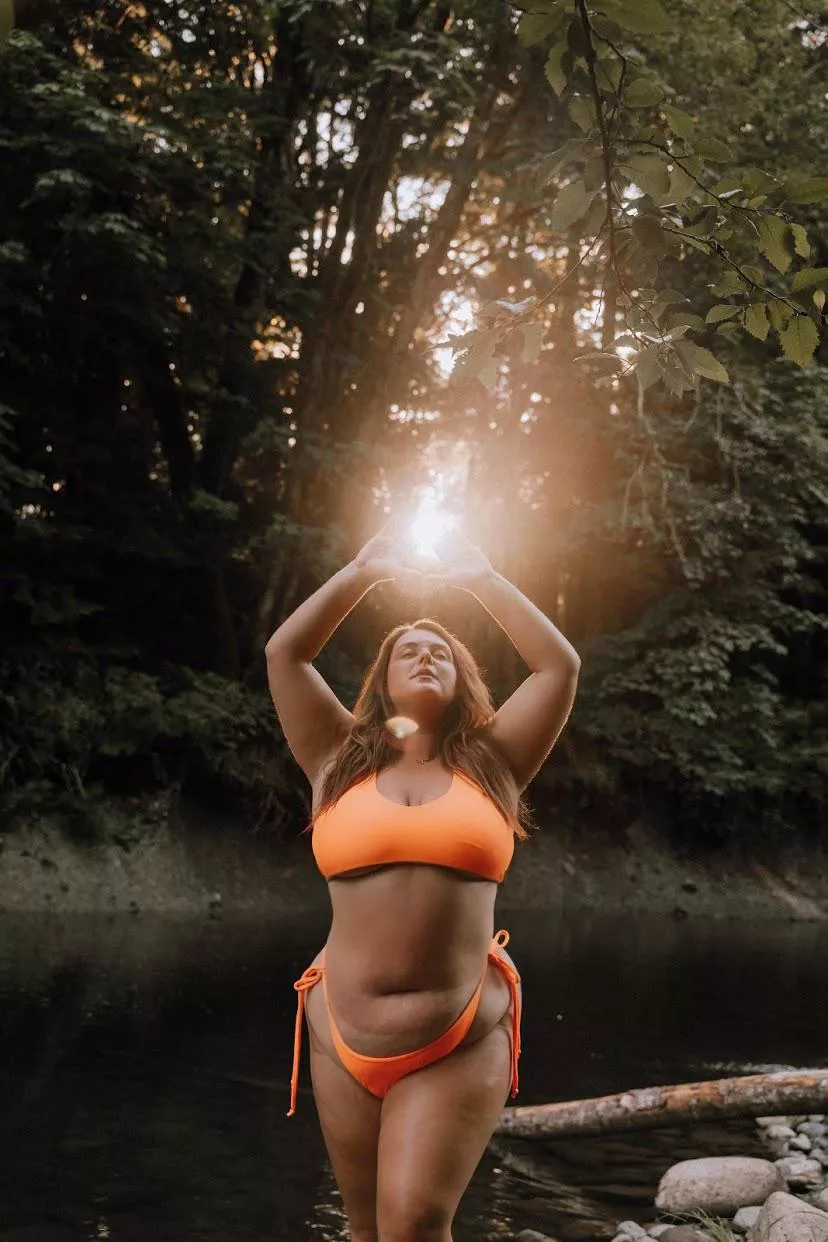 Strings barely holding all the chub in 🤤😏