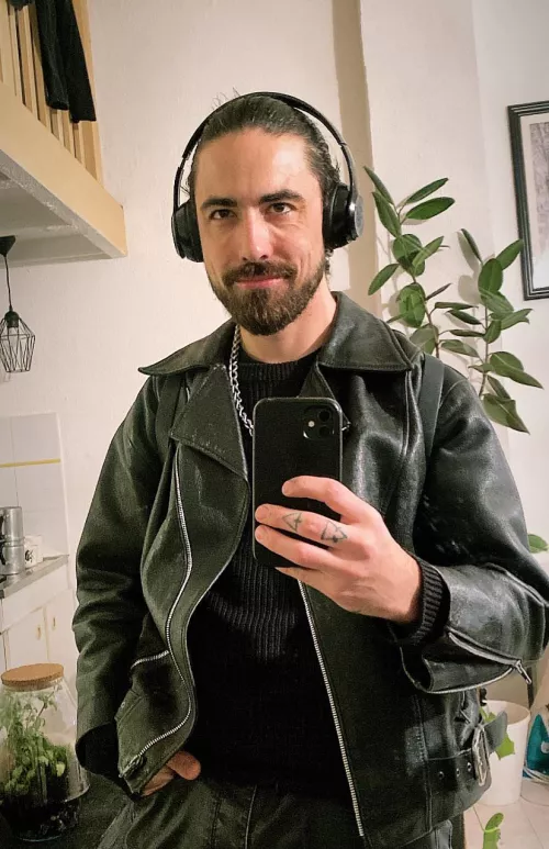 Totally hypersensitive and overthinker / wish I could turn off my brain sometimes