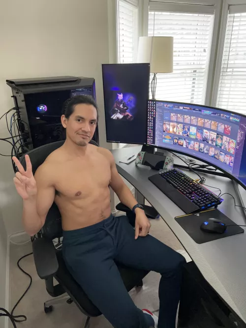 Work out done, chores done. Time to chill and game. What are we playing??