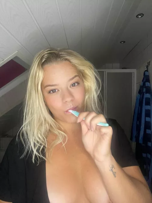 Would you jerk off to my body ?