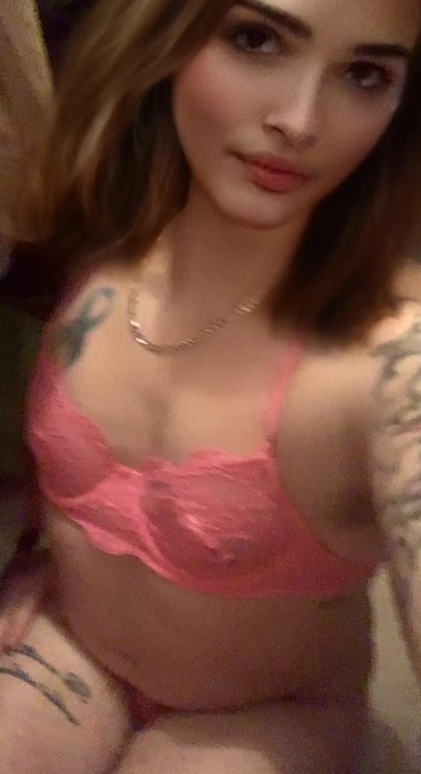 Would you let me dress up for you?😘