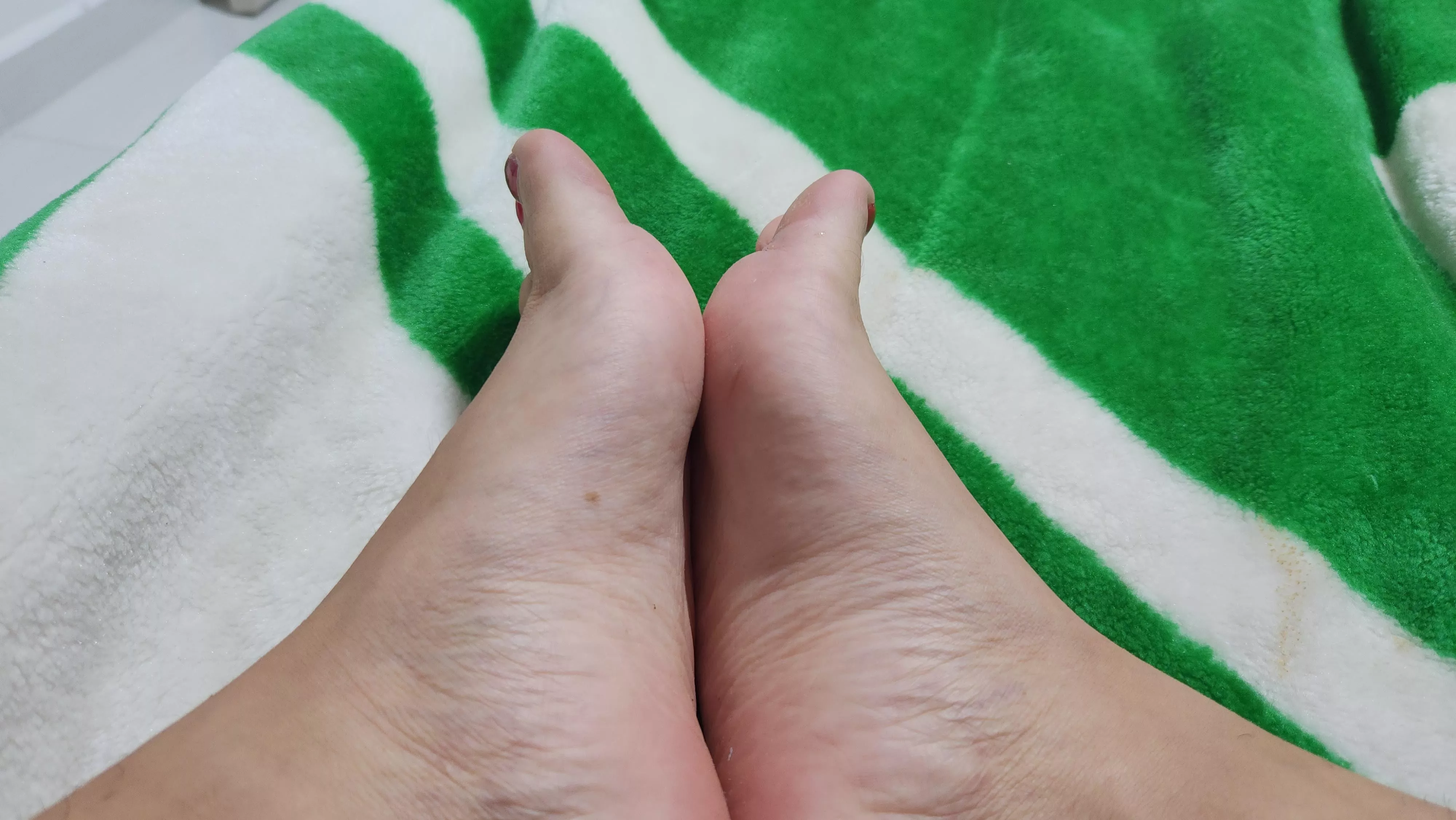 Would you mind if I rested these soft soles on your face 🤔