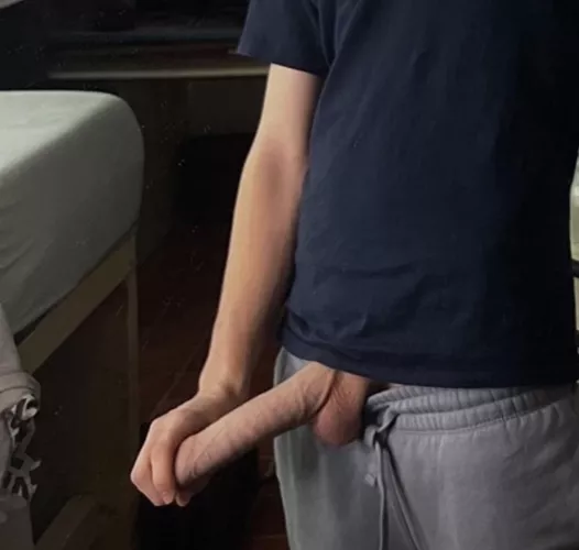 Young, hung and ready to have some fun 👻