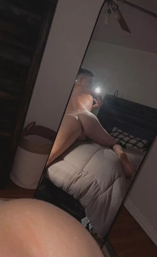 25 masc bro. Into younger guys 18-21 only. Send face and asl for add. Sc: b_guy573