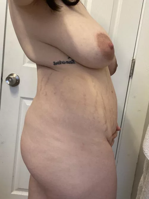 26 143 5’2 7 weeks post pregnancy, starting to love my body again.
